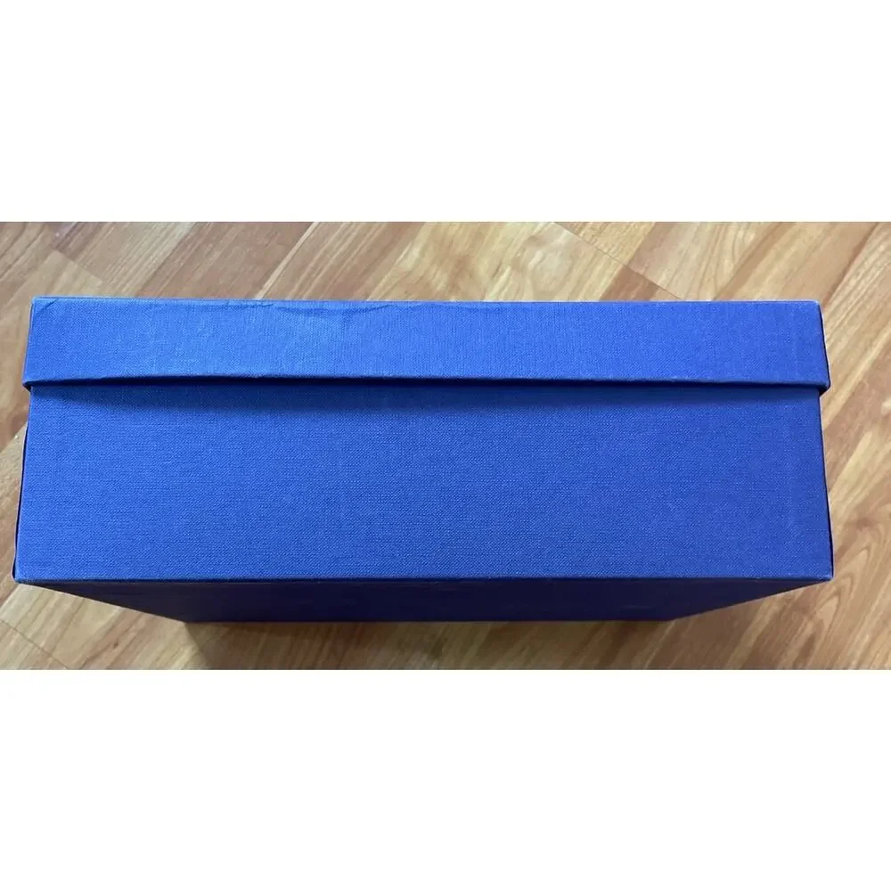 Stuart Weitzman empty shoe‎ box